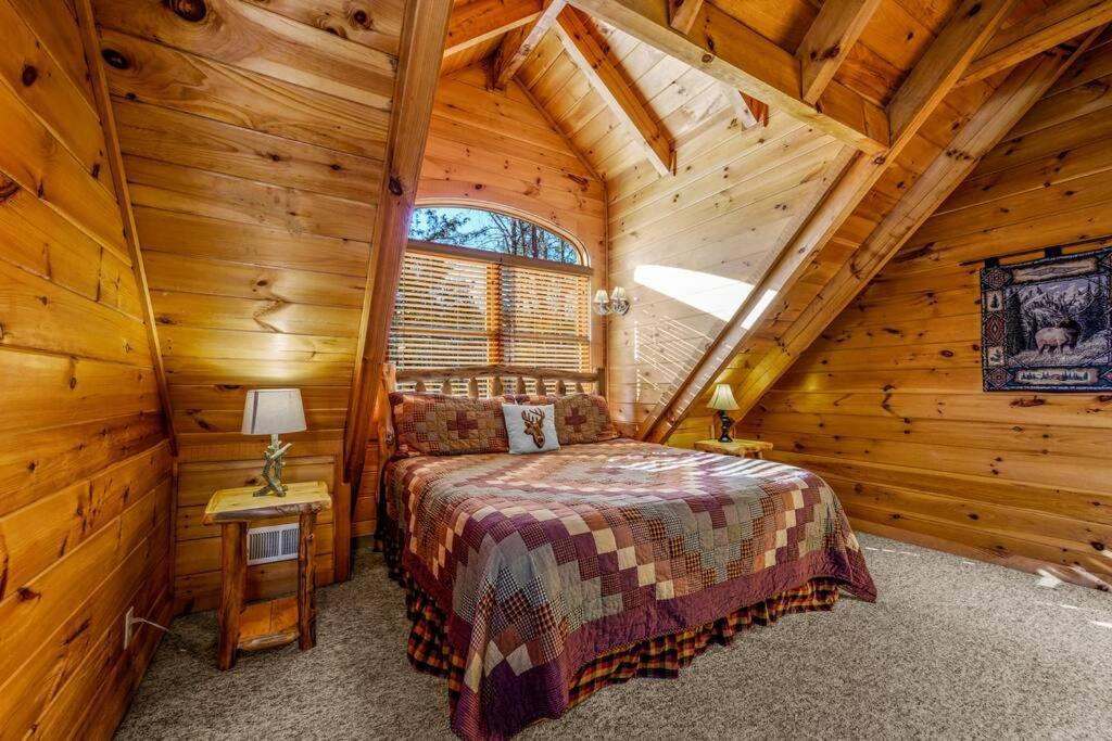 Charming Cabin W/ Hot Tub, Game Room, Top Location Pigeon Forge Esterno foto