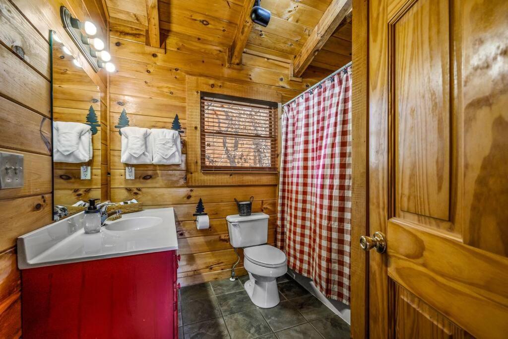 Charming Cabin W/ Hot Tub, Game Room, Top Location Pigeon Forge Esterno foto