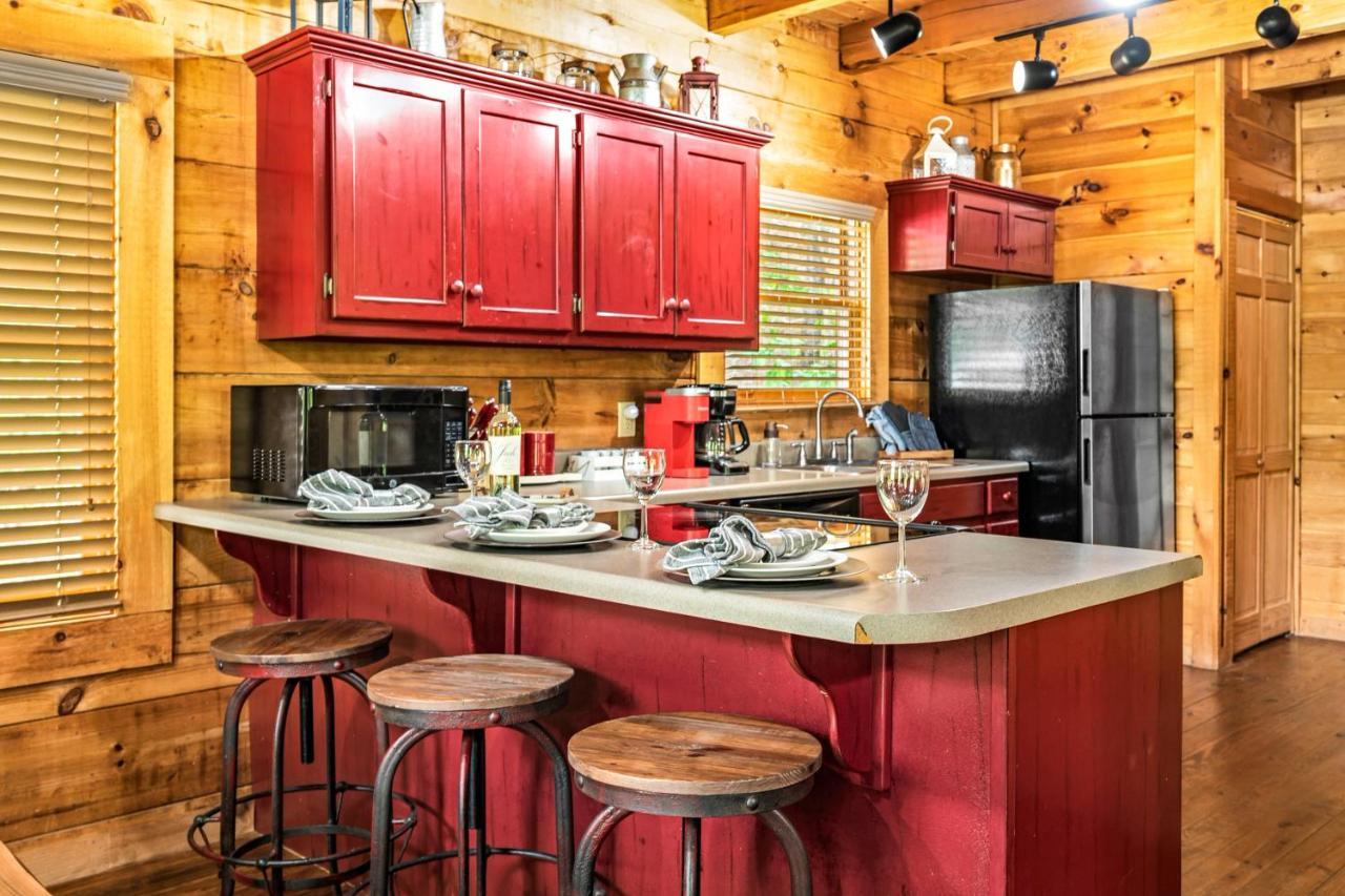 Charming Cabin W/ Hot Tub, Game Room, Top Location Pigeon Forge Esterno foto