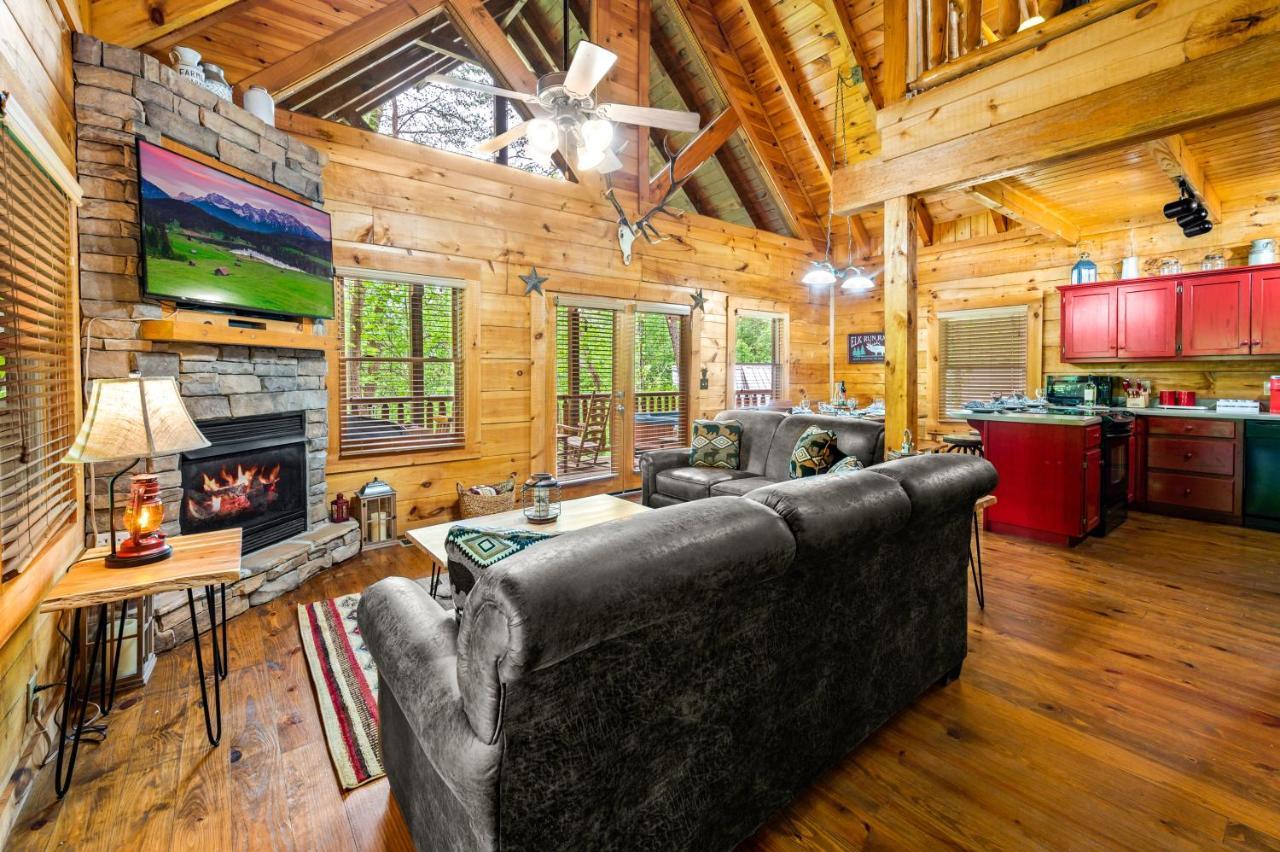 Charming Cabin W/ Hot Tub, Game Room, Top Location Pigeon Forge Esterno foto